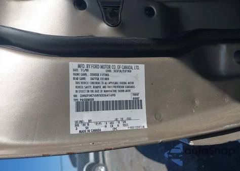 1999 Mercury Grand Marquis Gs z USA, uszkodzony, nr VIN 2MEFM74WXXX641690